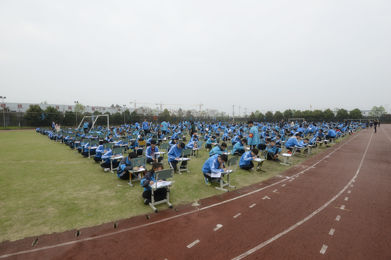 成都电子信息学校 顺利开展学生入学教育考试